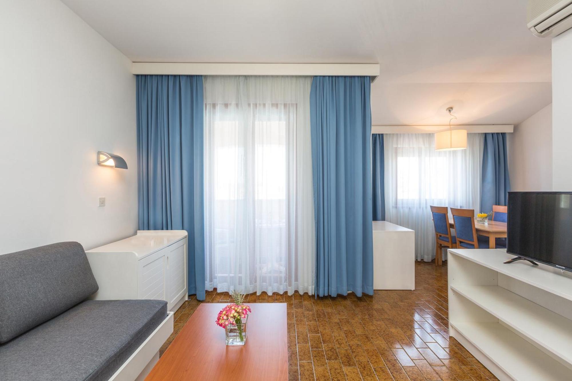 Maistra Select Riva Apartments 브르사르 객실 사진